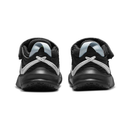 Nike Team Hustle D 10
